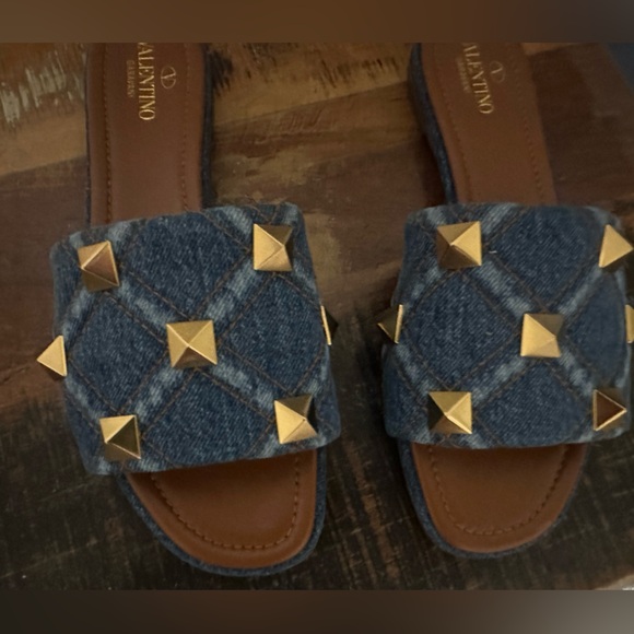 NEW Valentino Roman Stud denim Slides size 39.5 - Picture 4 of 12